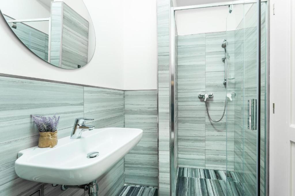 Апартаменты Nice Apartman In New Town Прага Экстерьер фото